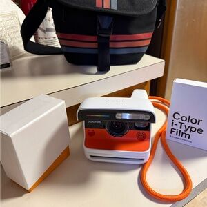 Brand new condition retro style Polaroid Flip camera with accessories!!